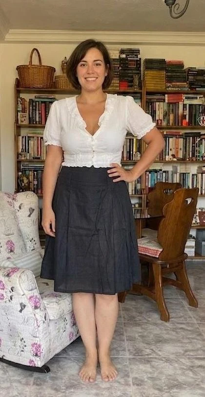 Falda de verano negra, tela fina. C&A. Talla 48